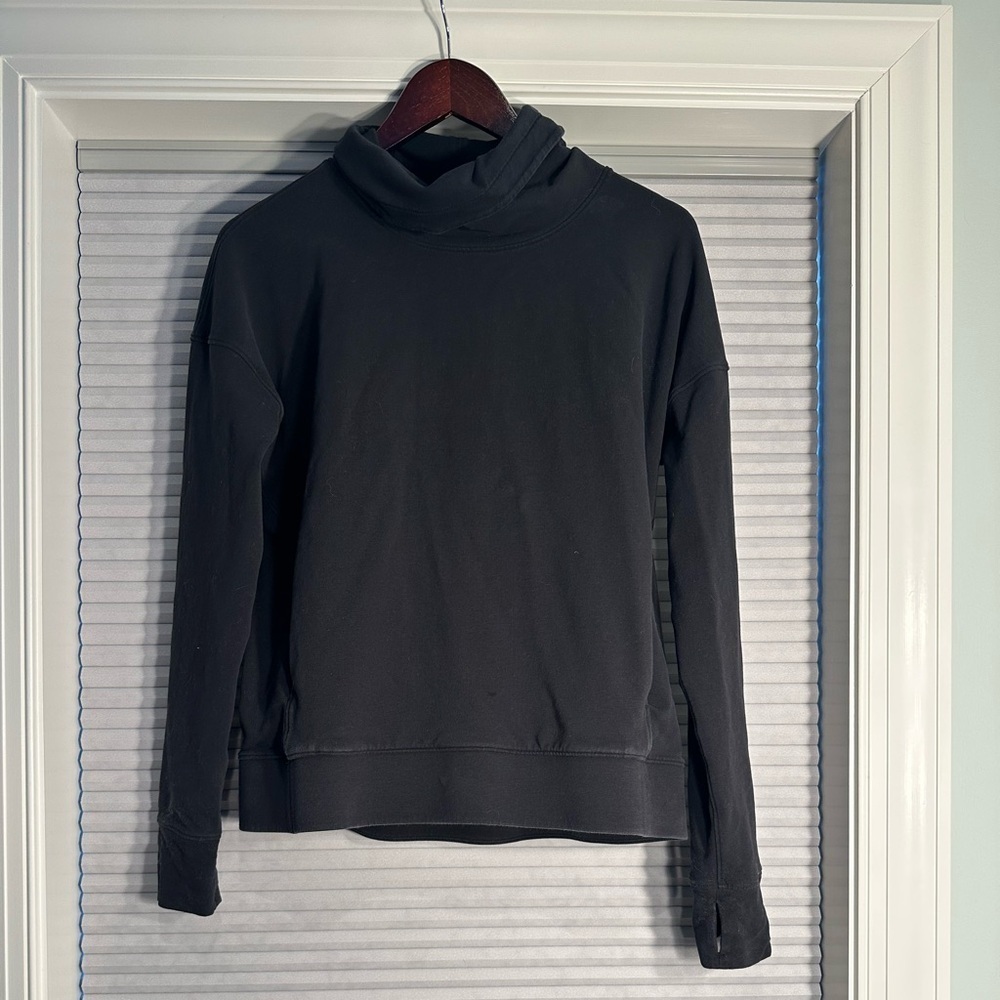 Lululemon black turtleneck sweatshirt